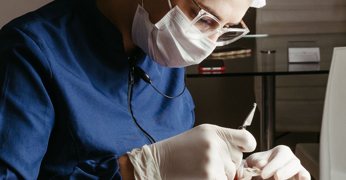 Comparing Porcelain and Composite Dental Veneers