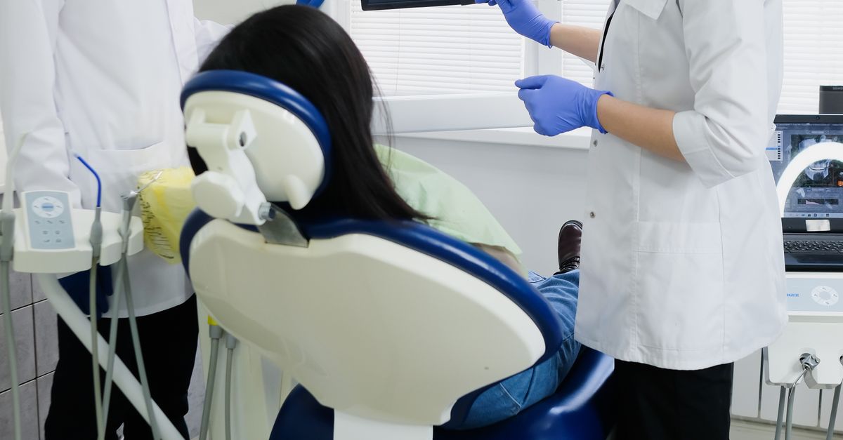 How to Identify a Tooth That Needs Immediate Extraction