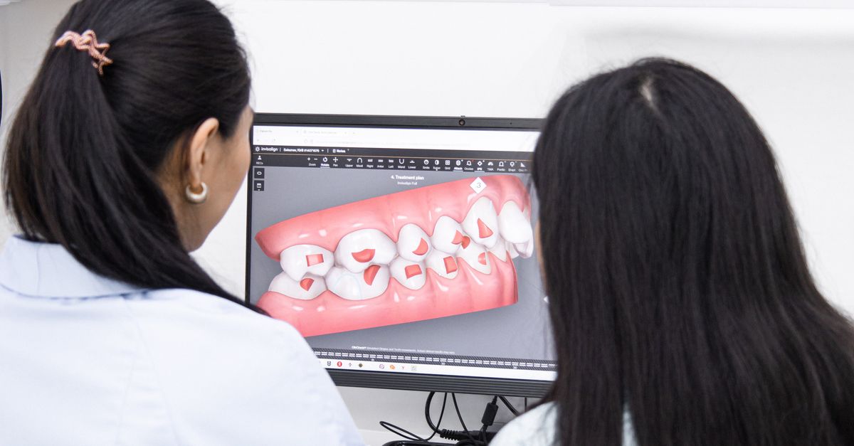 Signs You Need Immediate Help for Broken Dentures
